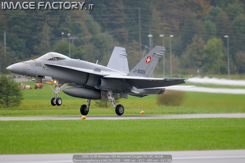 2009-10-08 Meiringen 564 McDonnell Douglas FA-18C Hornet.jpg